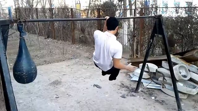 СИЛОВЫЕ ЭЛЕМЕНТЫ НА ТУРНИКЕ