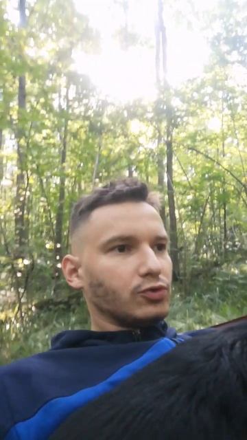 Собака стала запрыгивать в гамак😄Минутка из похода?