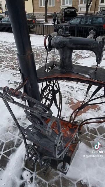 Швейная машинка для левши или художественный вымысел