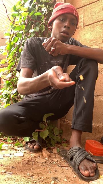 Он смеётся как канарейка 🫢🤣🫵