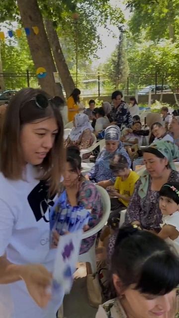 Благотворительная акция в виде вкусняшек и открыточе?