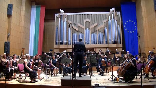 Игор Стравински, Симфония в три части - диригент Григор Паликаров