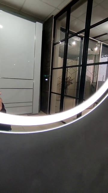 Пример работы бесконтактной кнопки управления зеркал