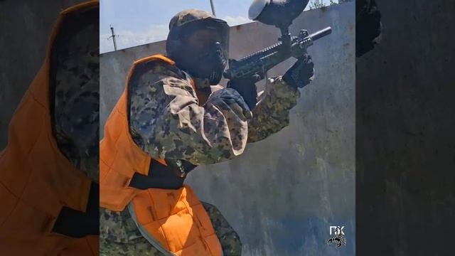 Инструктор всегда поможет #пейнтбол