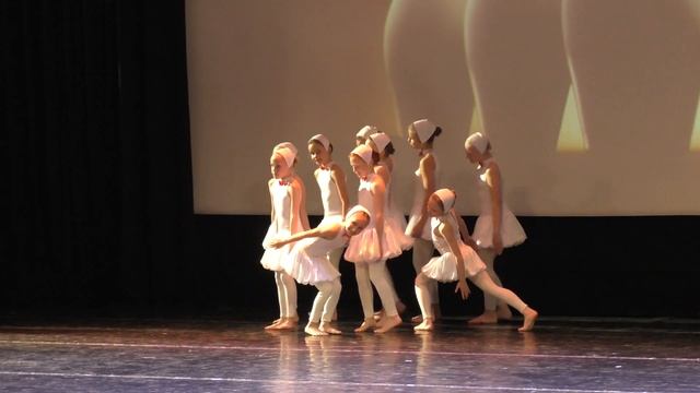 Детские танцы.