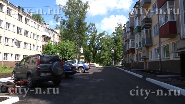 Жителям нравится: подрядчику при ремонте дворов в Новокузнецке пришлось выкорчёвывать тополя