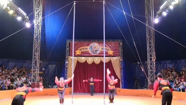 Акробаты на мачтах 