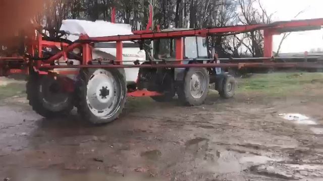 Прицепной опрыскиватель Kuhn.