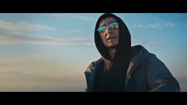 Booker & Gokilla  - Первый в игре