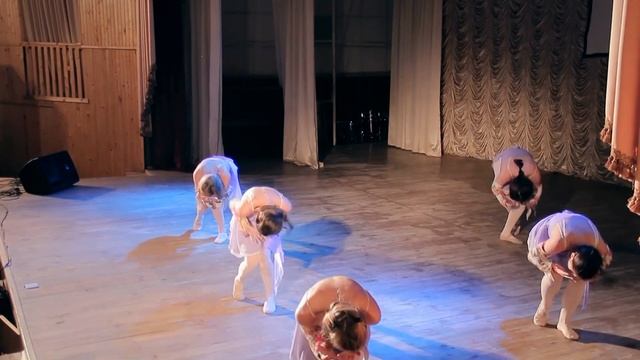 Ансамбль сучасного класичного танцю 