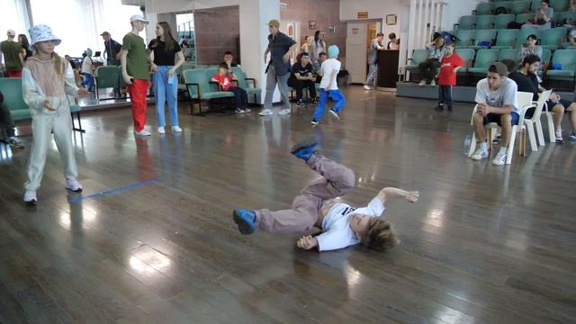 до 9 лет Bboy DoBro Vs GodGiven - 