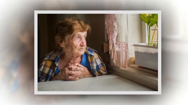 БАБУШКА выглядывала в больничное окно, ожидая СВОИХ РОДНЫХ