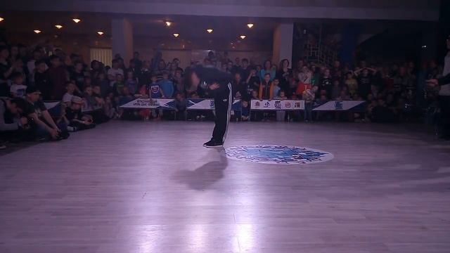 Международный брейк-данс чемпионат «Битва стилей 2018 »судьи жгут