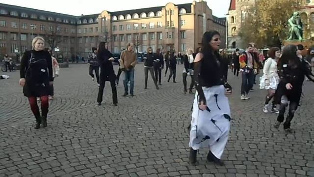 Флешмоб в Финляндии посвещенный ХЭЛЛОУИНУ