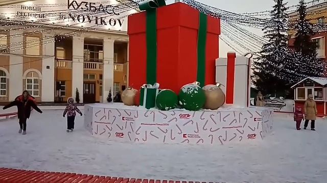 Красота! В центре Кемерова новогоднее настроение.