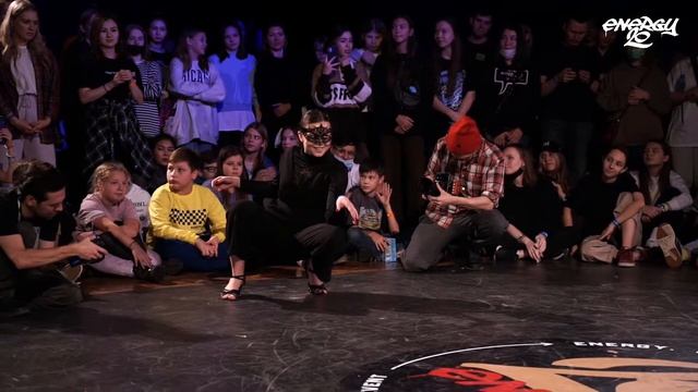 Waacking Pro -- Валентина VS Польча (1/4 финала)