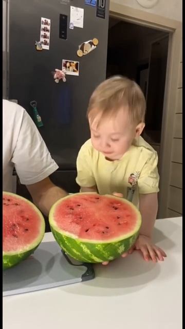 Арбуз в марте, какой на вкус?🤔 #blw #декрет #самоприкорм