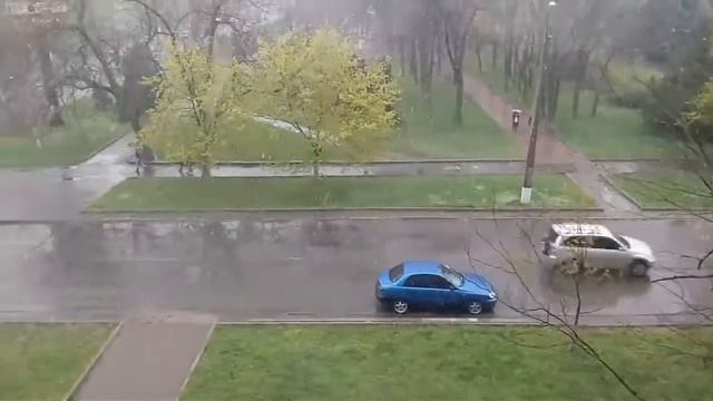 В конце Апреля! В Одессе метет снег!