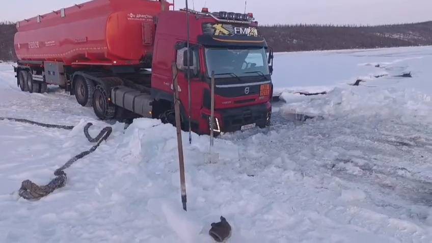 ФУРА ЧЕРЕЗ БРОД! ЯКУТИЯ!