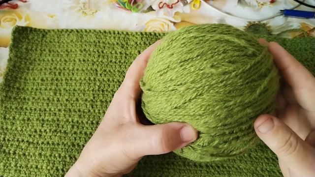 Вяжу чехол на стул .