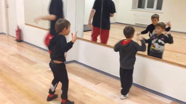 Артем и Миша хип-хоп форева