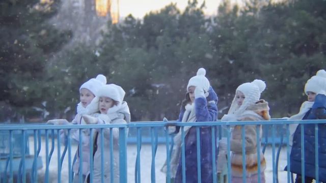 Вокально-танцевальный бэнд Little Play - Снег (Official Video)