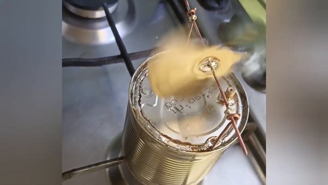 Простой паровой двигатель своими руками #своимируками #двигатель