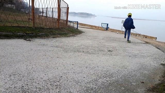 слайд на самокате