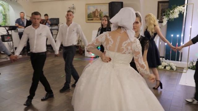 👰Знімання фати.Перетанцьовування з неодруженими.Підвязку кидає. Ресторан Марвель.