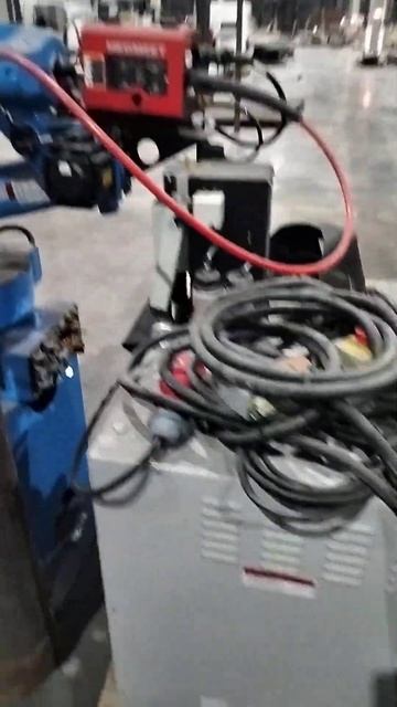 Кто круче: робот сварщик или человек? #сварка #сварщик #