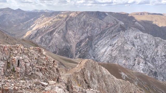 пик сары айгыр