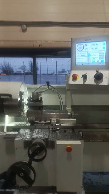 Токарный станок CD6250 точит сам.