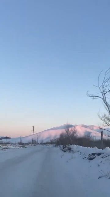Добро пожаловать в город окруженный горами и холмами.