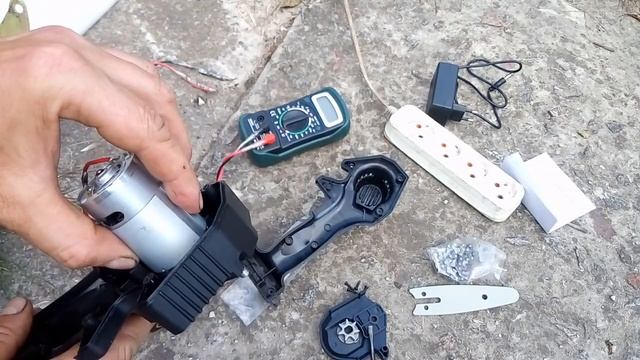 Обзор дешёвой ручной аккумуляторный электропиле.