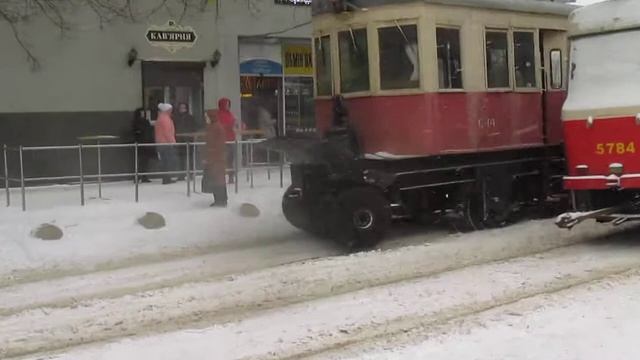 Трамвай снегоочиститель ГС-4 (ГВРЗ) №С-14, расчищает пут