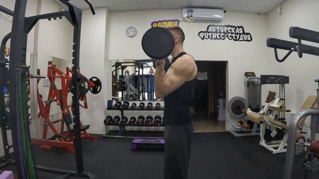 ПОДЪЕМ ШТАНГИ НА БИЦЕПС!