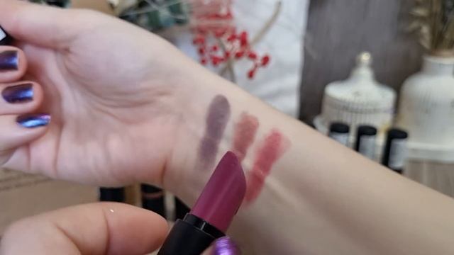 Линейка помад Essence Long Lasting