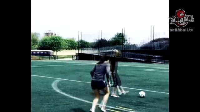 Крутой женский футбол!