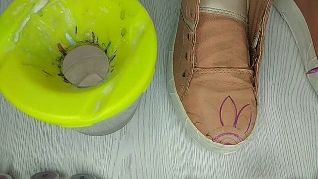 Спасаю старые ботинки.