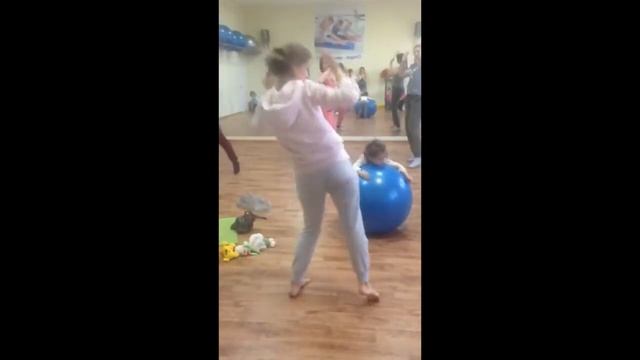 йога для мам и детей