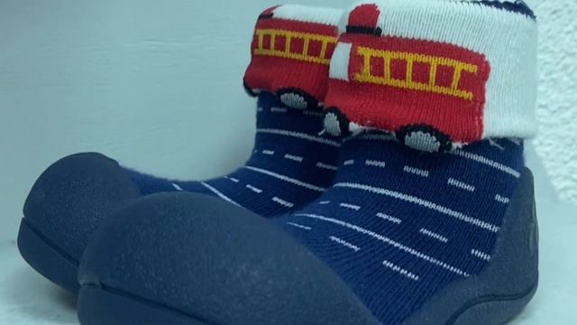 Аттипас - обувь для первых шагов. Широкий подносок все пальчики свободно двигаются.