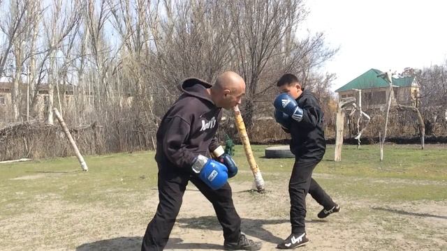 Бокс в огороде и два огородника)
