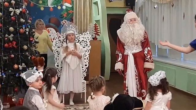 Маша в роли СНЕГУРОЧКИ