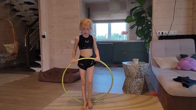 как научиться прыгать через обруч. художественная гим