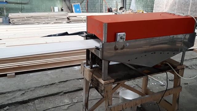 Процесс покраски доски