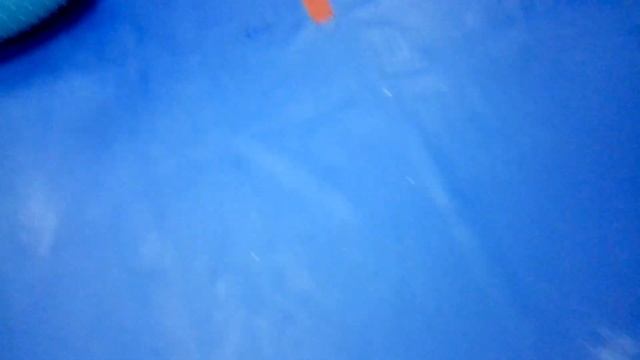 УДЕРЖАНИЕ РАВНОВЕСИЯ СИДЯ НА МЯЧЕ.MP4Проверка завершен