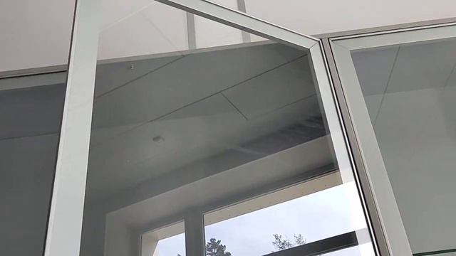 Стеллаж с большими стеклянными дверцами — делимся оп?