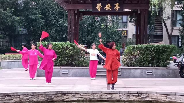Кунг-фу ВЕЕР_ Китайская Гимнастика по Утрам (功夫扇 Kong-Fu
