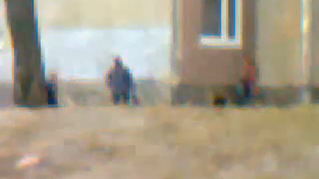 Качество не очень но видно что малые целуются!(часть2)