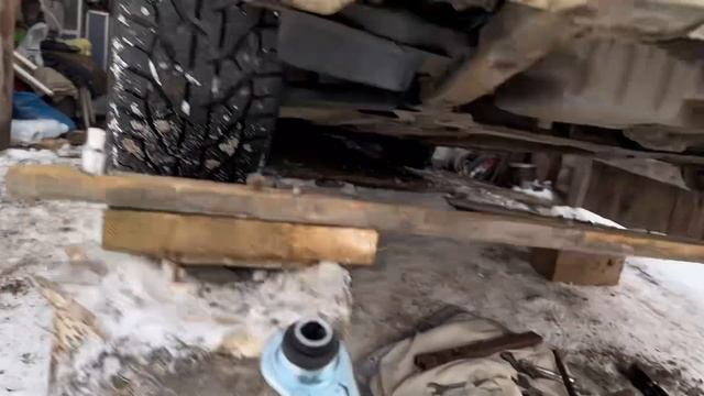 Замена нижней подушки и щеток на Весте ✅ как она ездил